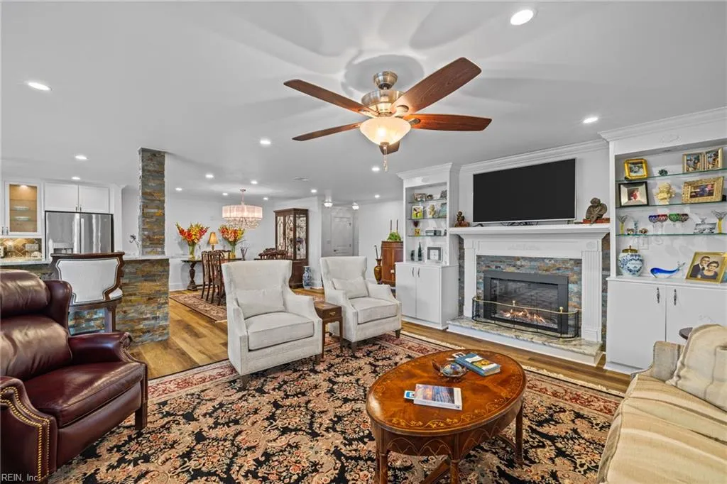 Virginia Beach, Virginia 23451, United States, 2 Bedrooms Bedrooms, ,3 BathroomsBathrooms,Residential,Active,168230