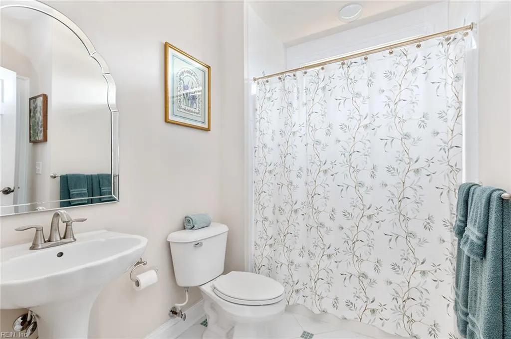 Suffolk, Virginia 23435, United States, 6 Bedrooms Bedrooms, ,5 BathroomsBathrooms,Residential,Active,154288