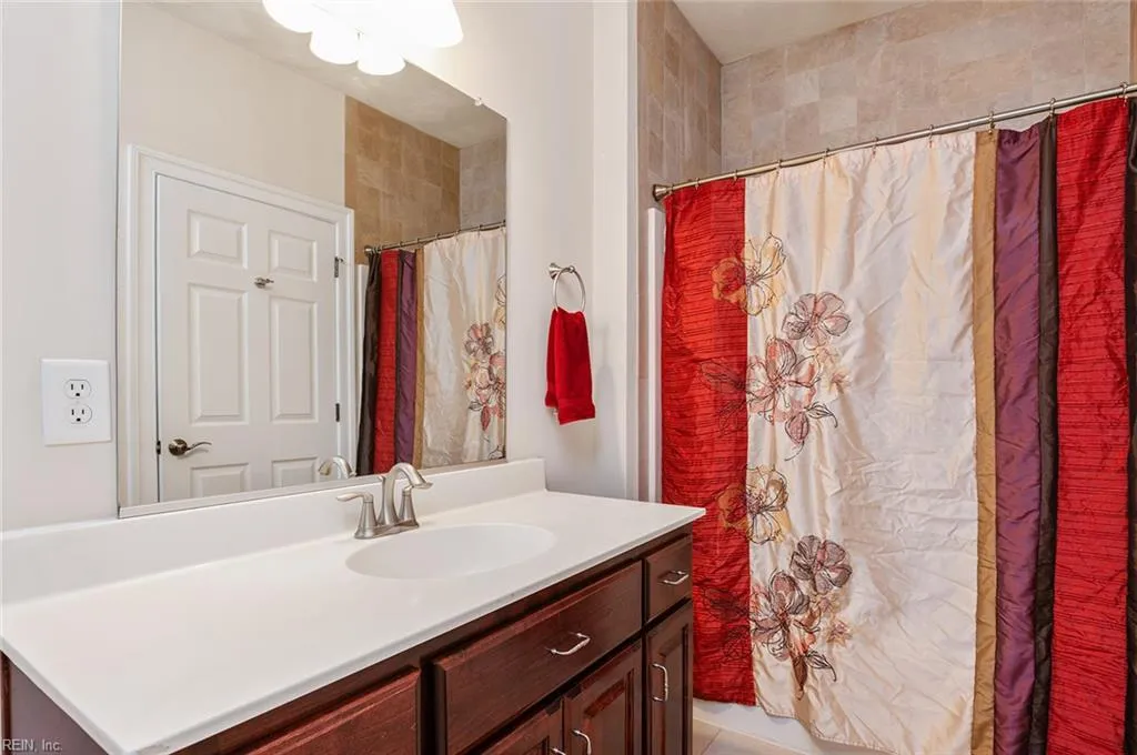 Suffolk, Virginia 23435, United States, 6 Bedrooms Bedrooms, ,5 BathroomsBathrooms,Residential,Active,154288