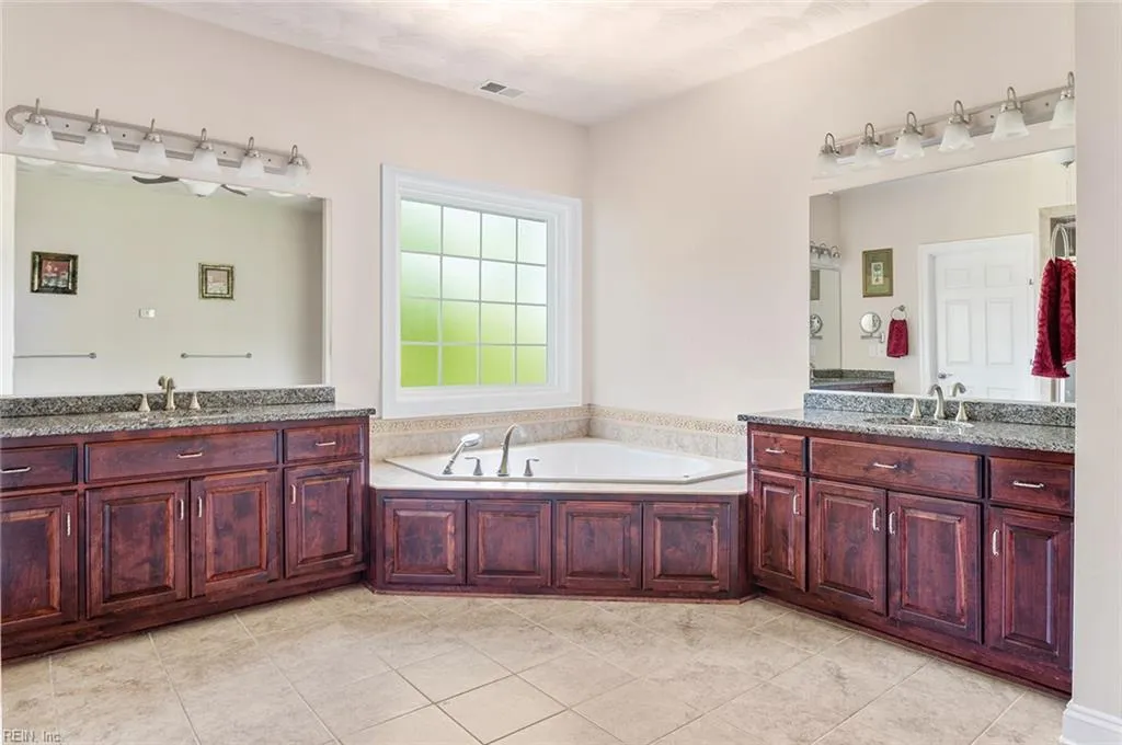 Suffolk, Virginia 23435, United States, 6 Bedrooms Bedrooms, ,5 BathroomsBathrooms,Residential,Active,154288