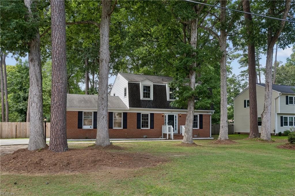 Photo of 305 W Woodland Drive, Yorktown, VA 23692 (MLS # 10643884)