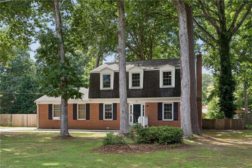 Photo of 305 W Woodland Drive, Yorktown, VA 23692 (MLS # 10643884)