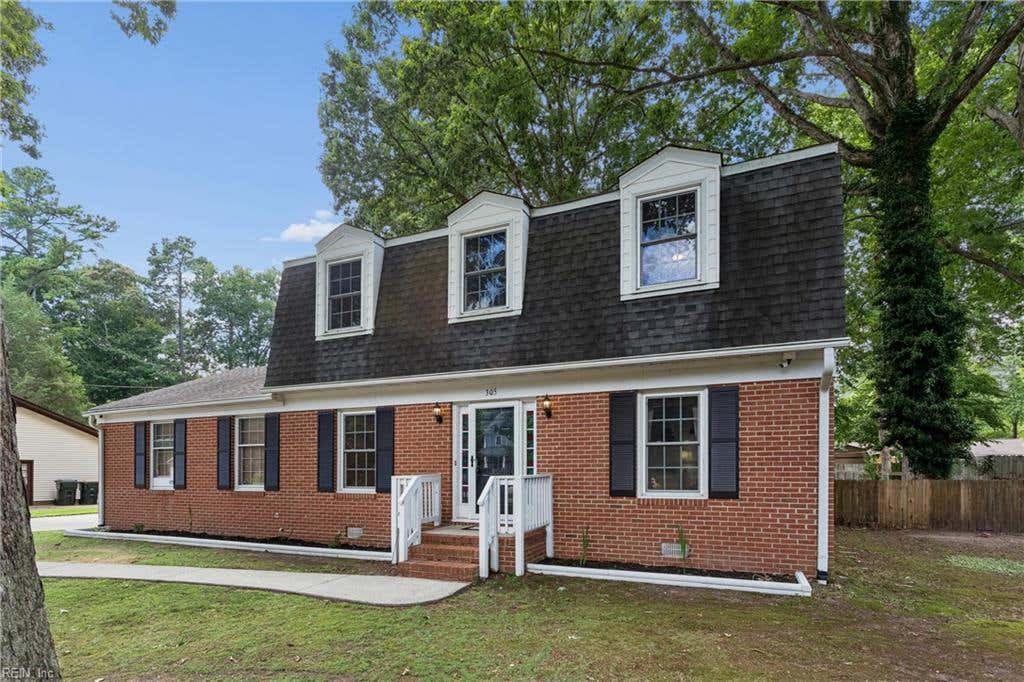 Photo of 305 W Woodland Drive, Yorktown, VA 23692 (MLS # 10643884)