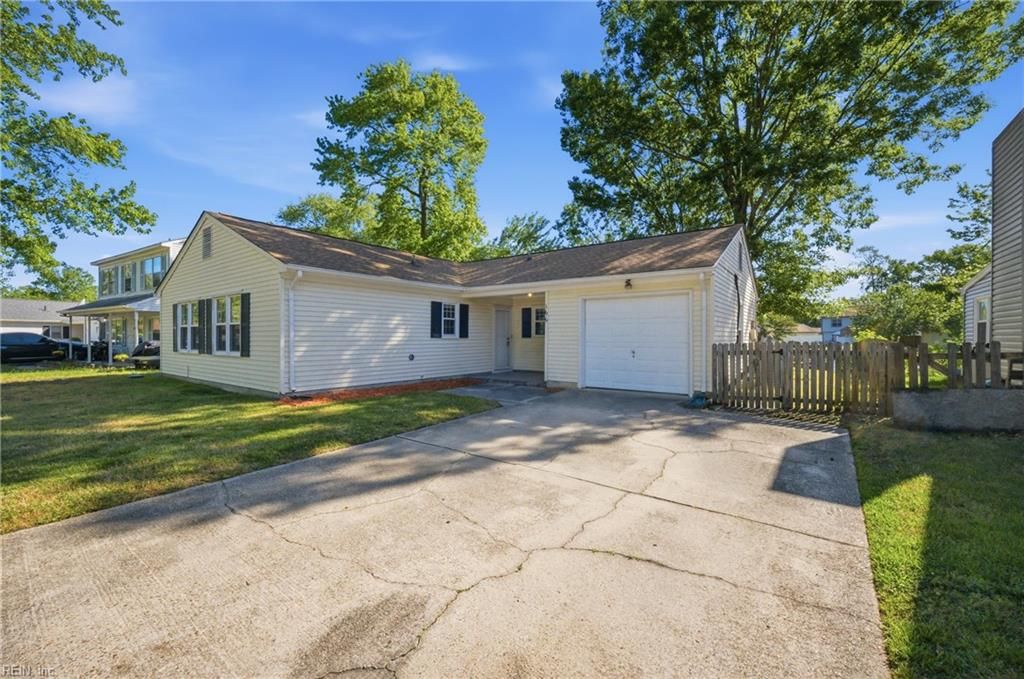 Photo of 166 Fairmont Drive, Hampton, VA 23666 (MLS # 10632211)