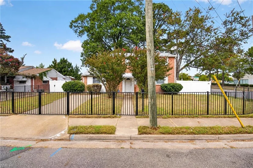 2021 Seward Drive, photo 1 of 30