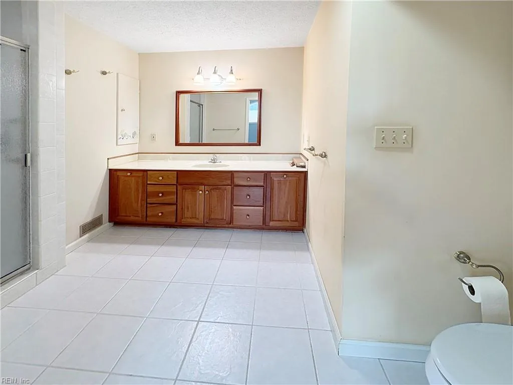 Newport News, Virginia 23606, United States, 5 Bedrooms Bedrooms, ,4 BathroomsBathrooms,Residential,Active,22106