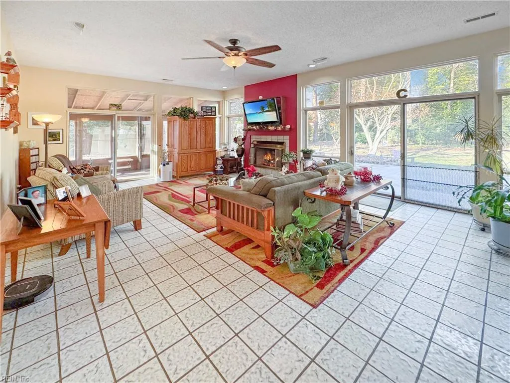 Newport News, Virginia 23606, United States, 5 Bedrooms Bedrooms, ,4 BathroomsBathrooms,Residential,Active,22106