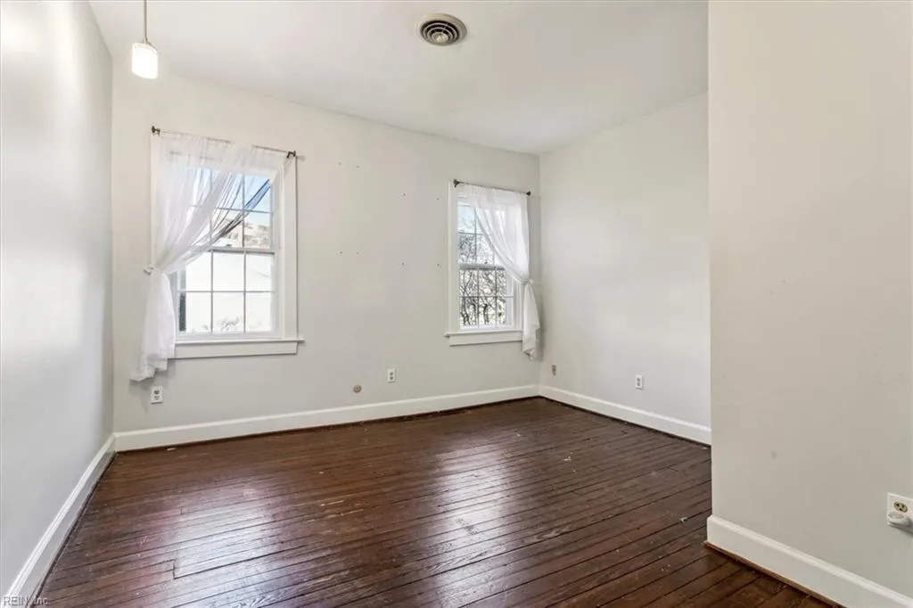 Norfolk, Virginia 23507, United States, 5 Bedrooms Bedrooms, ,3 BathroomsBathrooms,Residential,Active,12057