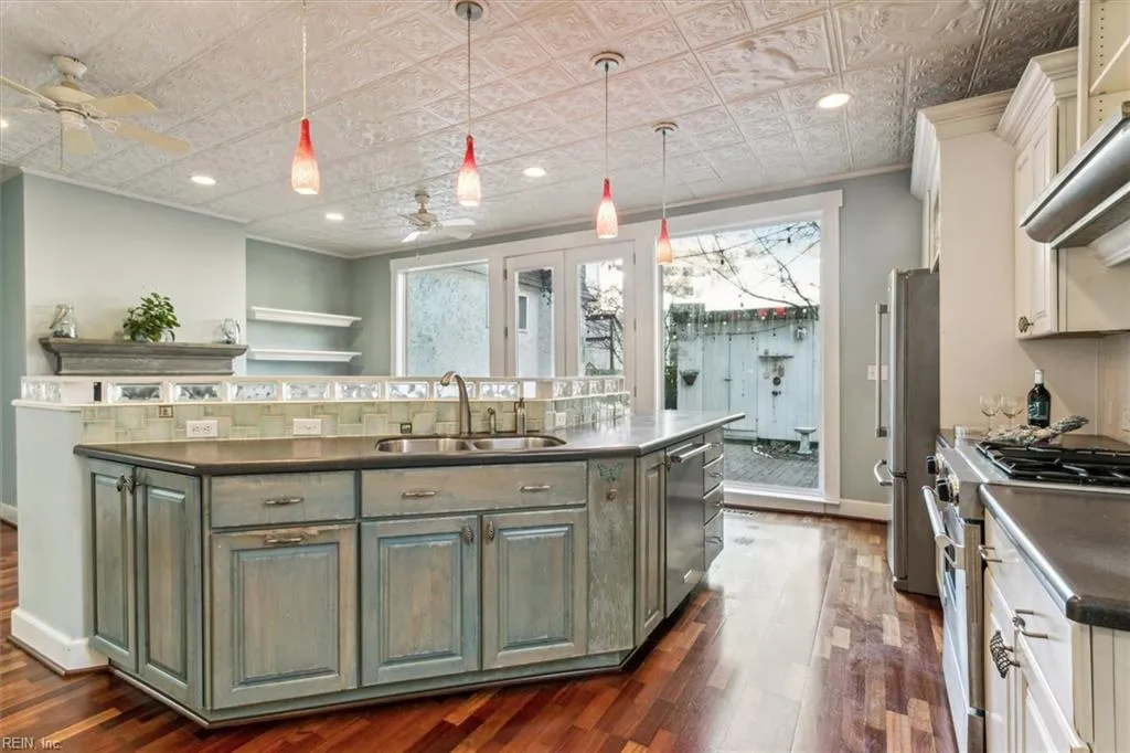 Norfolk, Virginia 23507, United States, 5 Bedrooms Bedrooms, ,3 BathroomsBathrooms,Residential,Active,12057