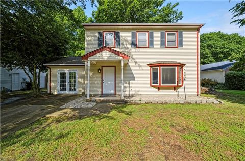 Photo of 3 Lost Cove, Newport News, VA 23606 (MLS # 10639350)