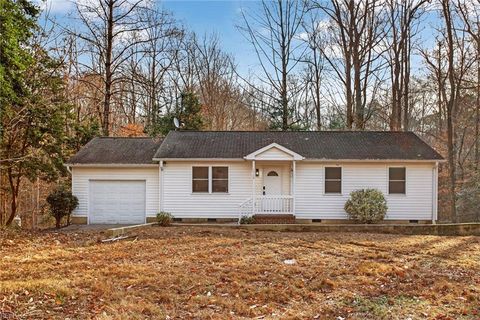 Photo of 6926 Deerfield Lane, Gloucester, VA 23061 (MLS # 10613806)