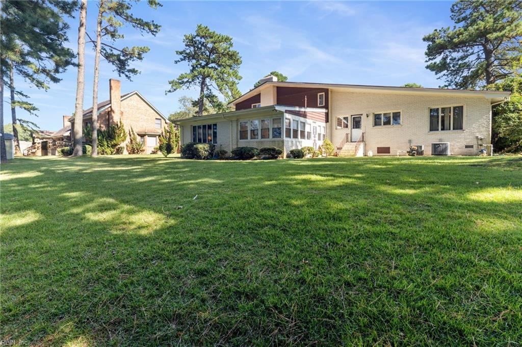 1406 Carson CRES W