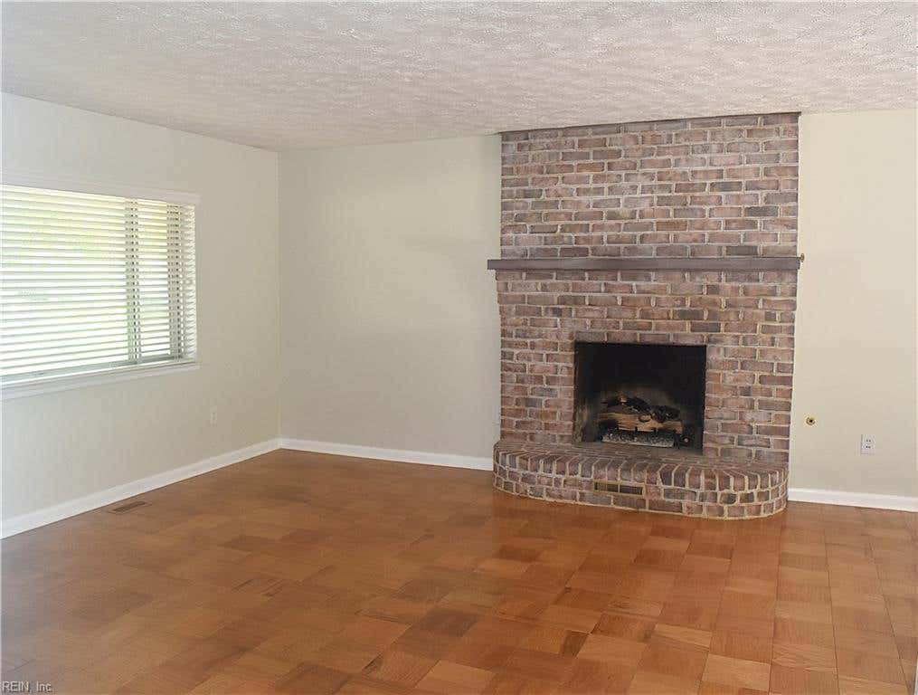 Photo of 725 Roslyn Road, Newport News, VA 23601 (MLS # 10647396)