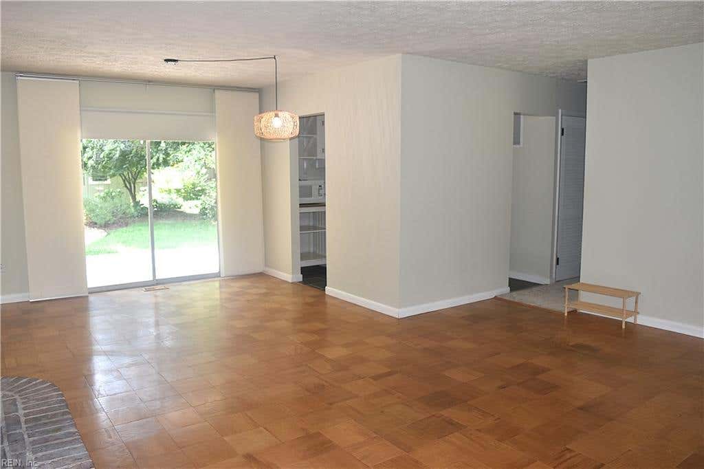 Photo of 725 Roslyn Road, Newport News, VA 23601 (MLS # 10647396)