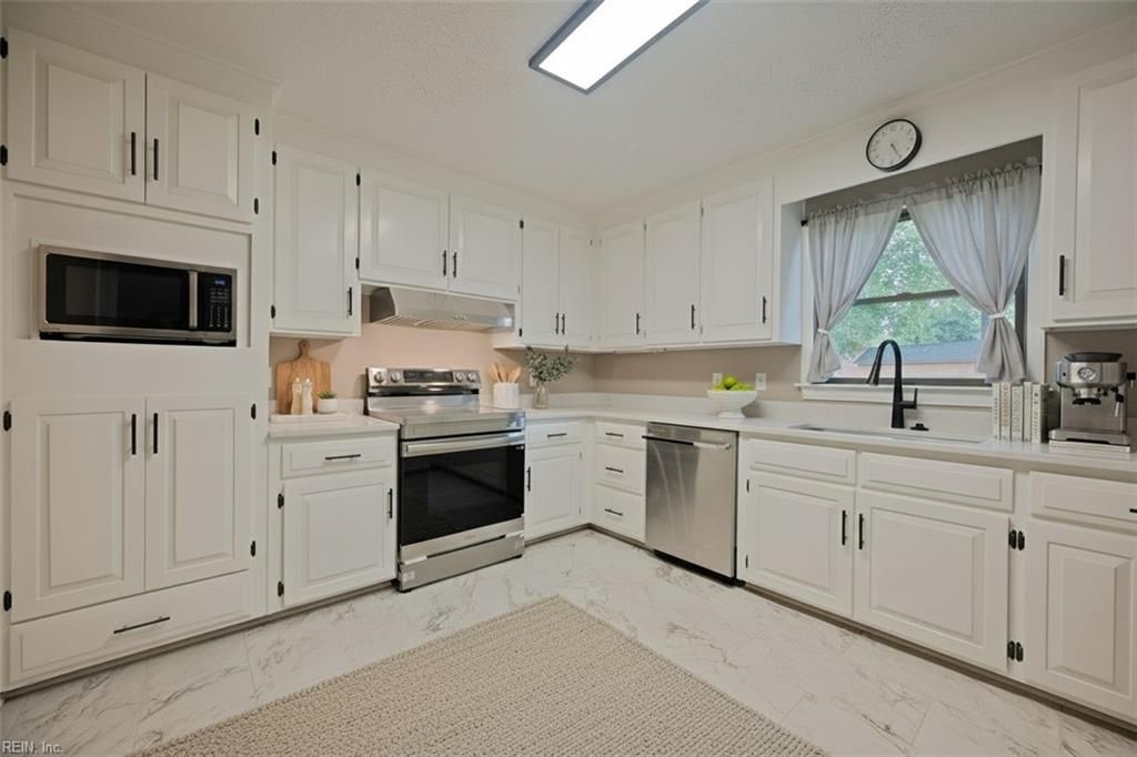 Photo of 904 Loraine Circle Circle, Newport News, VA 23608 (MLS # 10612311)