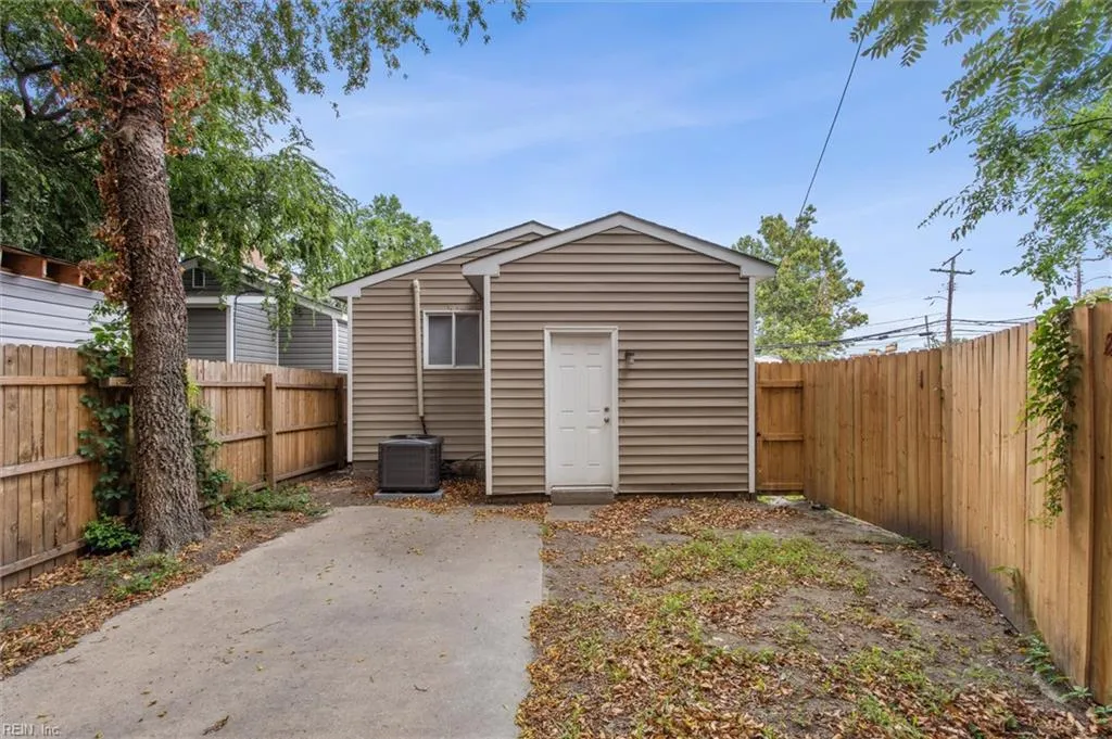 Newport News, Virginia 23607, United States, 3 Bedrooms Bedrooms, ,1 BathroomBathrooms,Residential,Active,197270