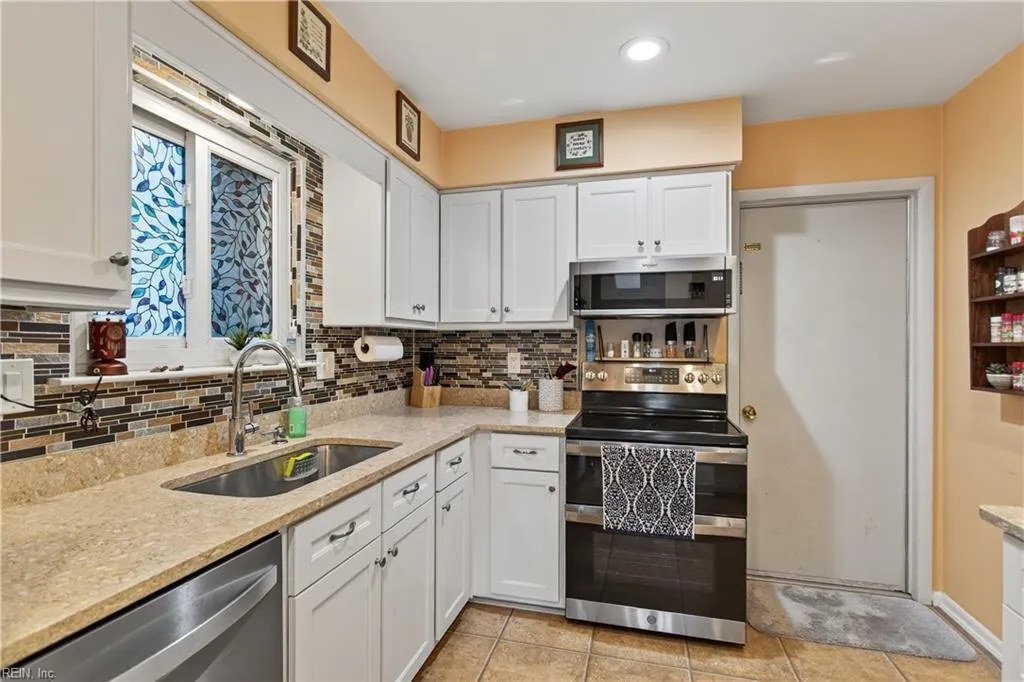 Virginia Beach, Virginia 23456, United States, 3 Bedrooms Bedrooms, ,2 BathroomsBathrooms,Residential,Active,240841