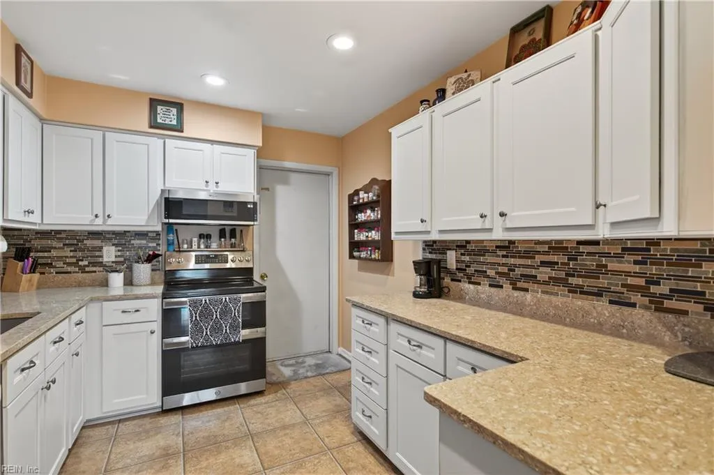 Virginia Beach, Virginia 23456, United States, 3 Bedrooms Bedrooms, ,2 BathroomsBathrooms,Residential,Active,240841