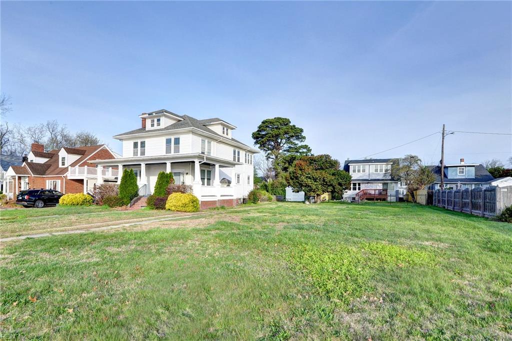 715 Chesapeake AVE