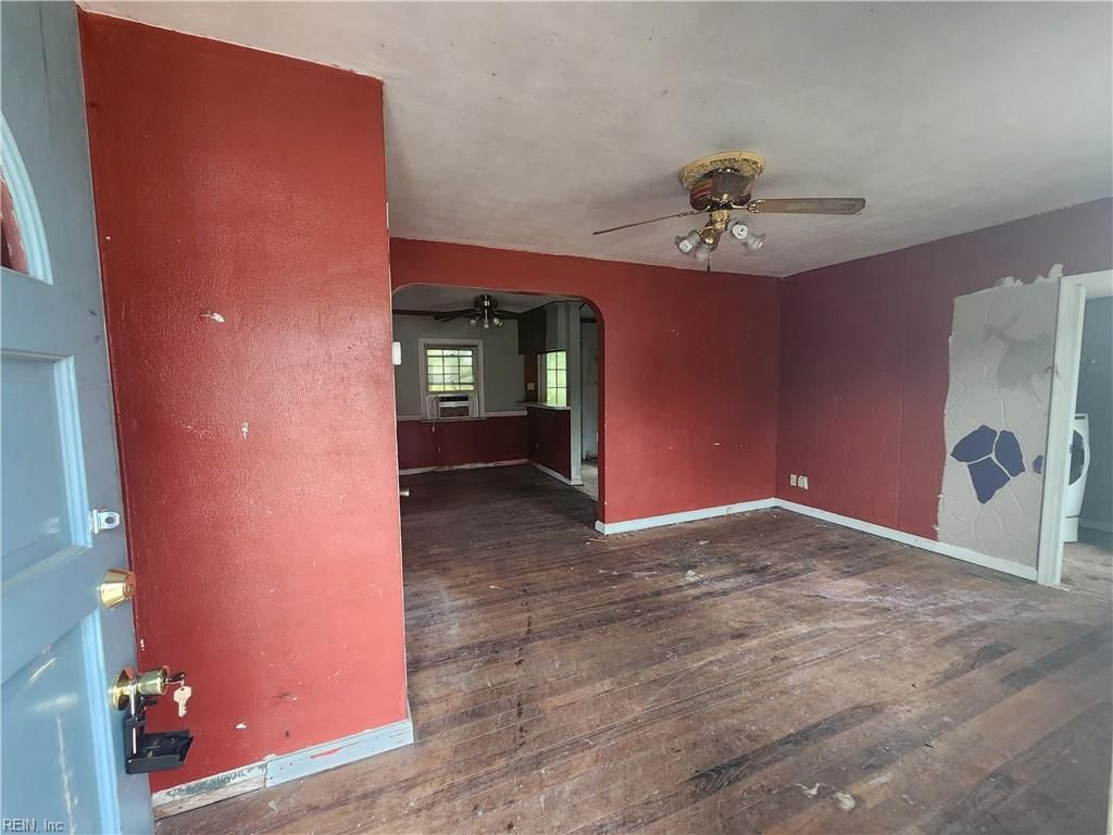 Photo of 401 Biltmore Road, Norfolk, VA 23505 (MLS # 10611454)