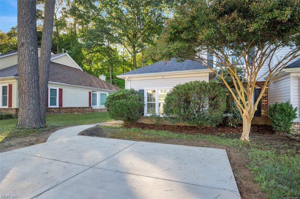 Photo of 117 Two Turkey Run, Yorktown, VA 23692 (MLS # 10657457)