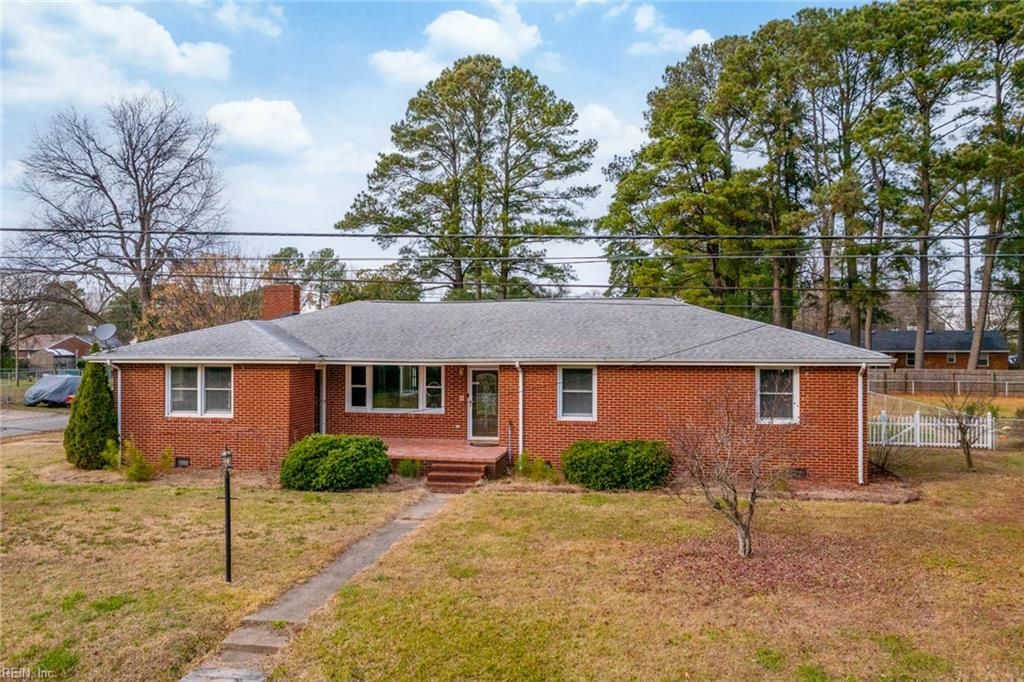 Photo of 5720 Hawthorne Lane, Portsmouth, VA 23703 (MLS # 10612786)