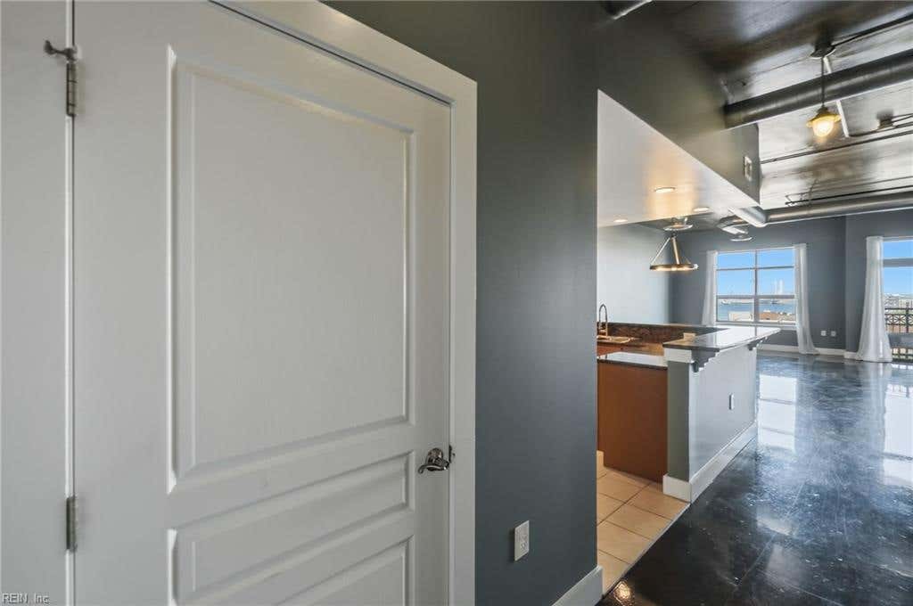 Photo of 123 College Place #806, Norfolk, VA 23510 (MLS # 10650241)