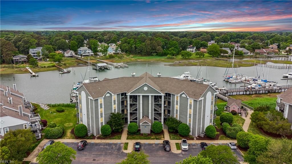 Photo of 1024 Porte Harbour Arch #302, Hampton, VA 23664 (MLS # 10633838)