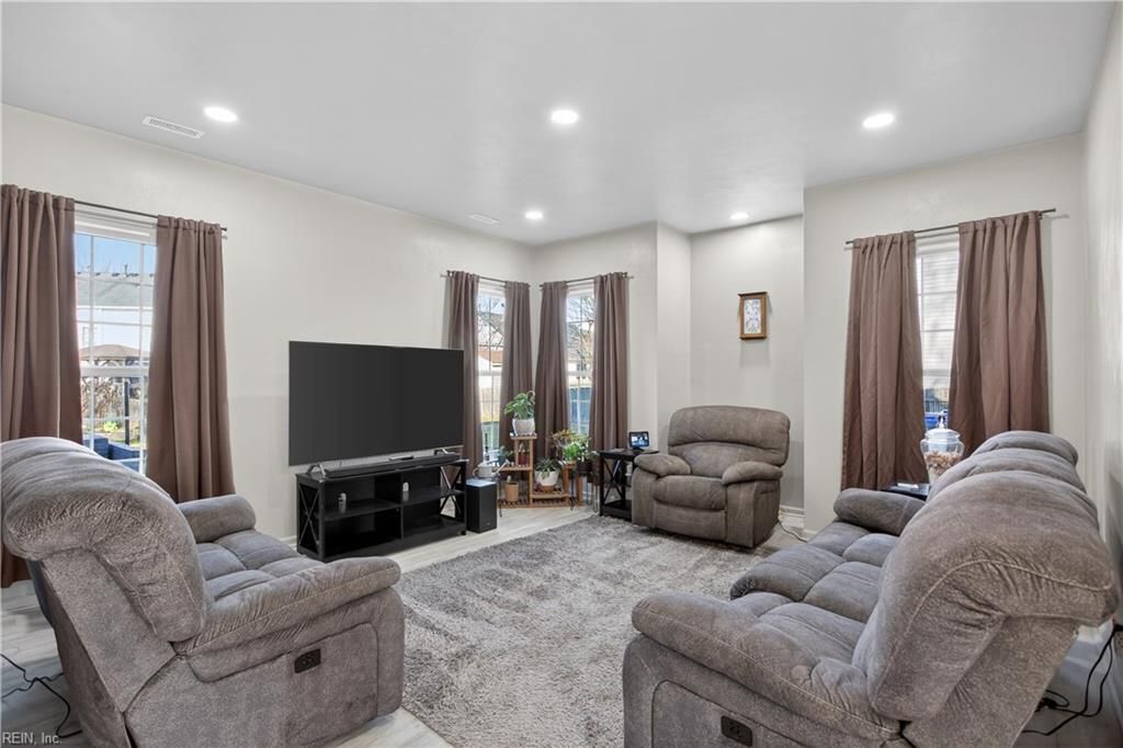 Photo of 6812 Burbage Lake Circle, Suffolk, VA 23435 (MLS # 10617020)