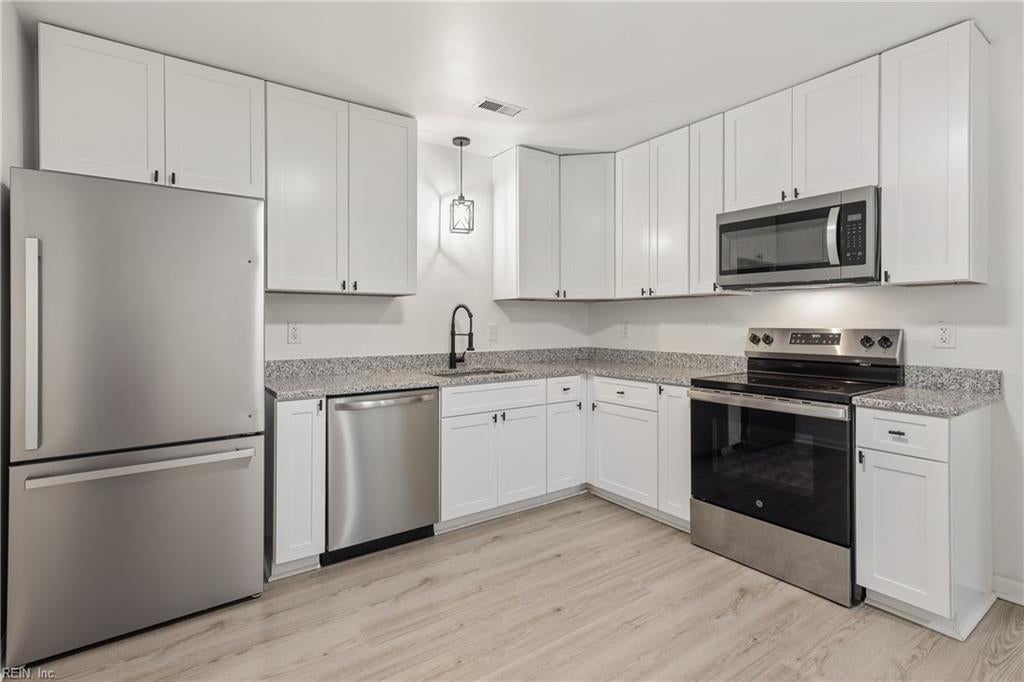Photo of 26 Claiborne Place, Newport News, VA 23606 (MLS # 10657634)