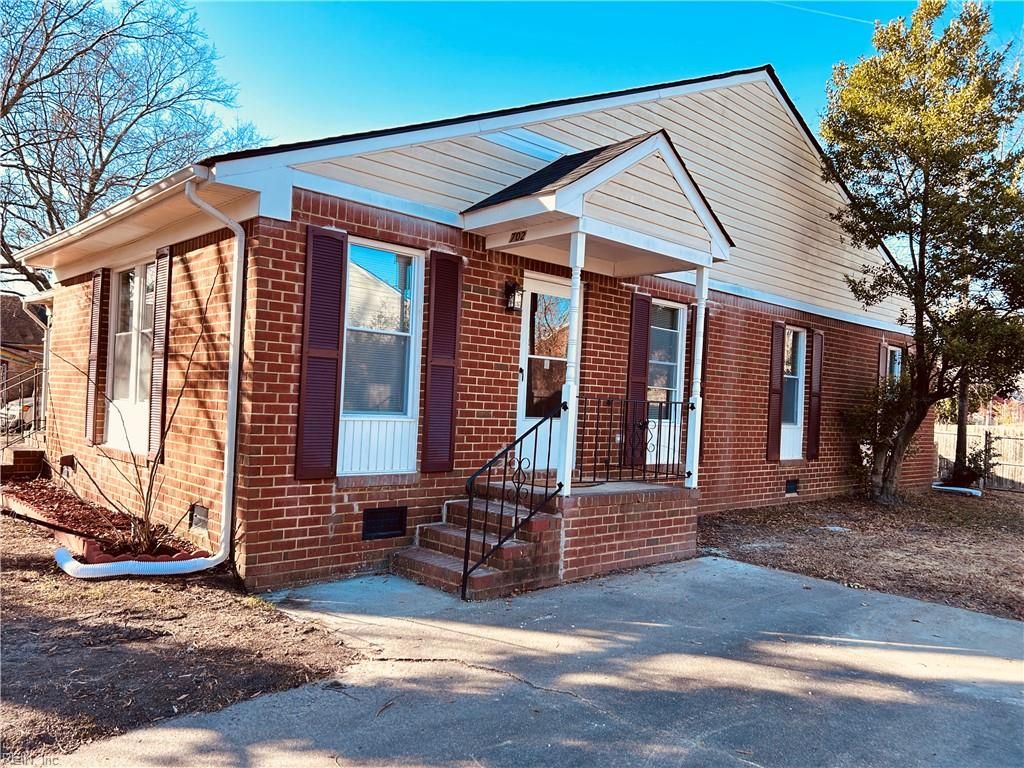 Photo of 702 Howard Place, Norfolk, VA 23504 (MLS # 10618295)