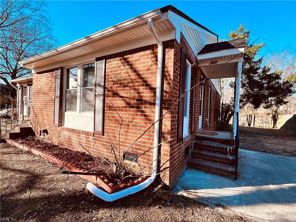 Photo of 702 Howard Place, Norfolk, VA 23504 (MLS # 10618295)