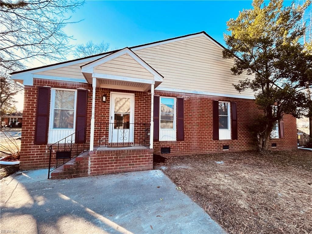 Photo of 702 Howard Place, Norfolk, VA 23504 (MLS # 10618295)