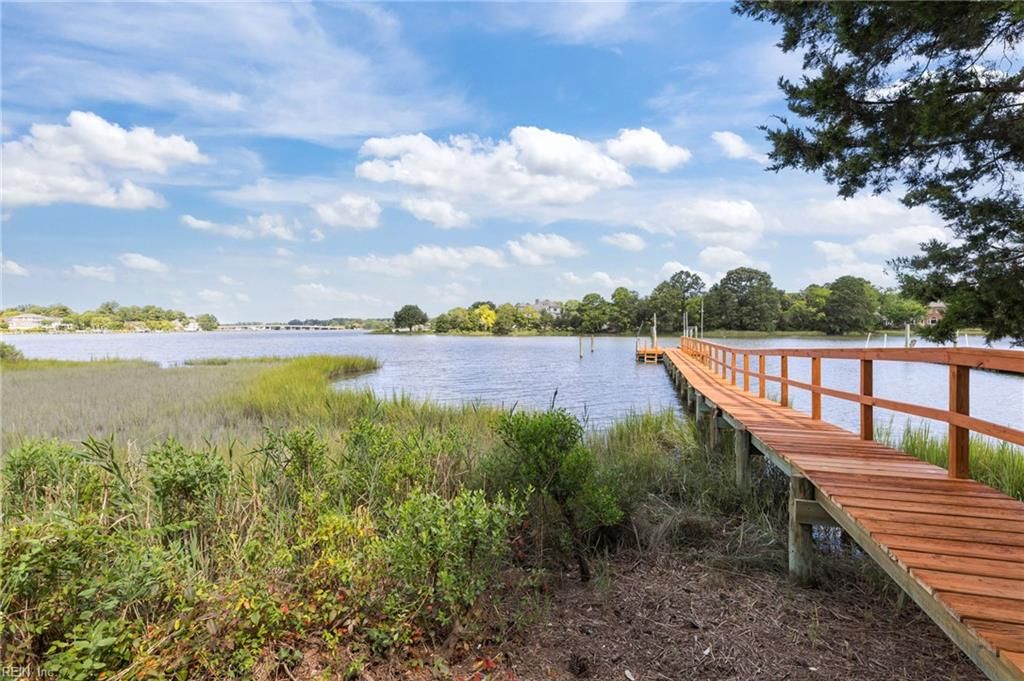 Photo of 1308 Baecher Lane, Norfolk, VA 23509 (MLS # 10620995)