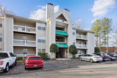 Photo of 3959 Horse Run Glen #102, Newport News, VA 23602 (MLS # 10658240)