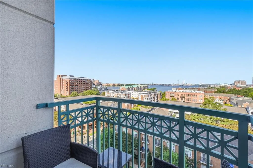 123 College Place Unit 806