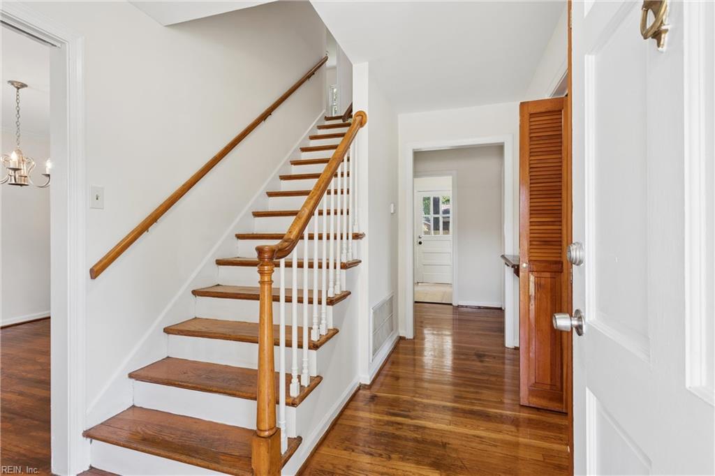Photo of 122 Kohler Crescent, Newport News, VA 23606 (MLS # 10654538)
