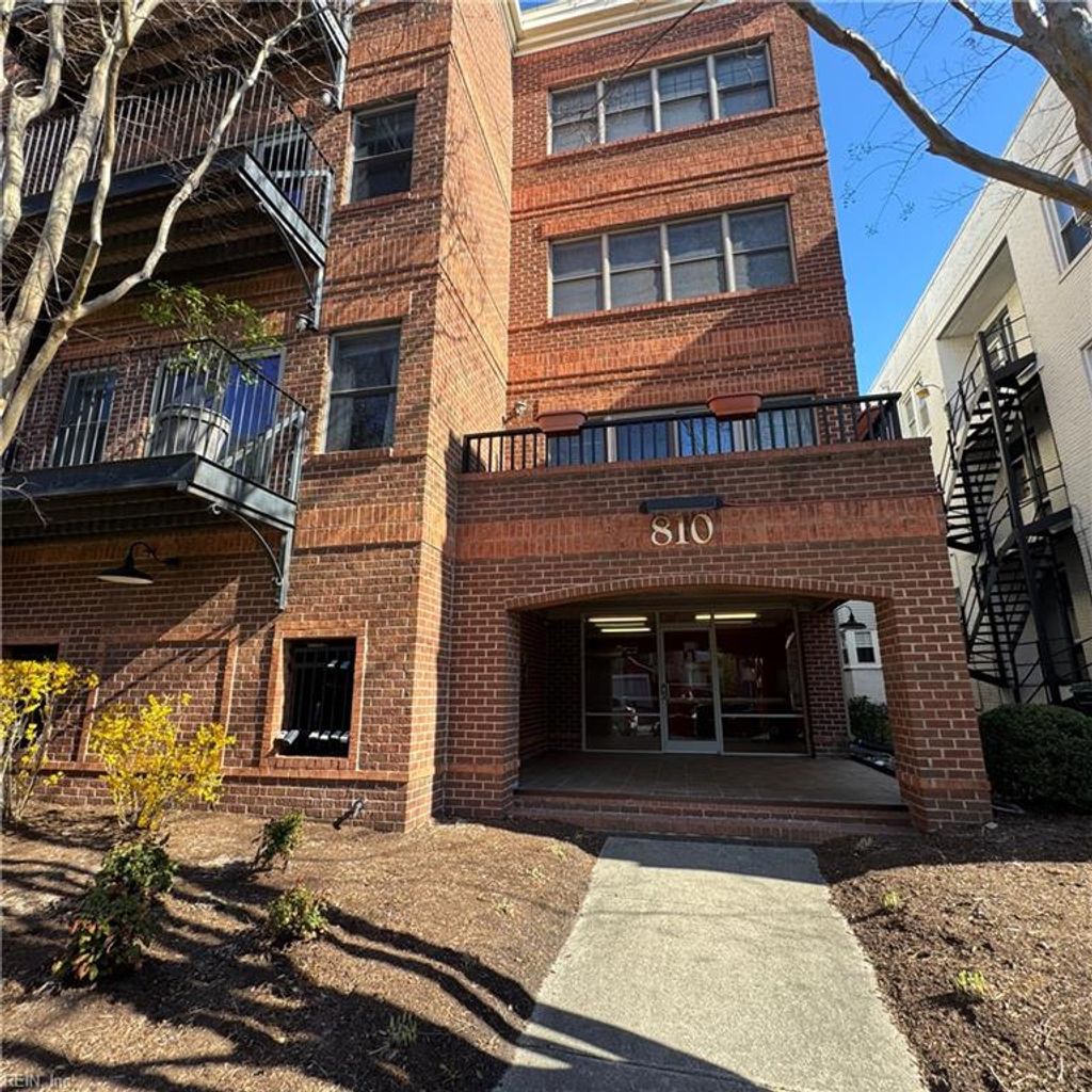Photo of 810 W Princess Anne Road Road #303, Norfolk, VA 23517 (MLS # 10626173)