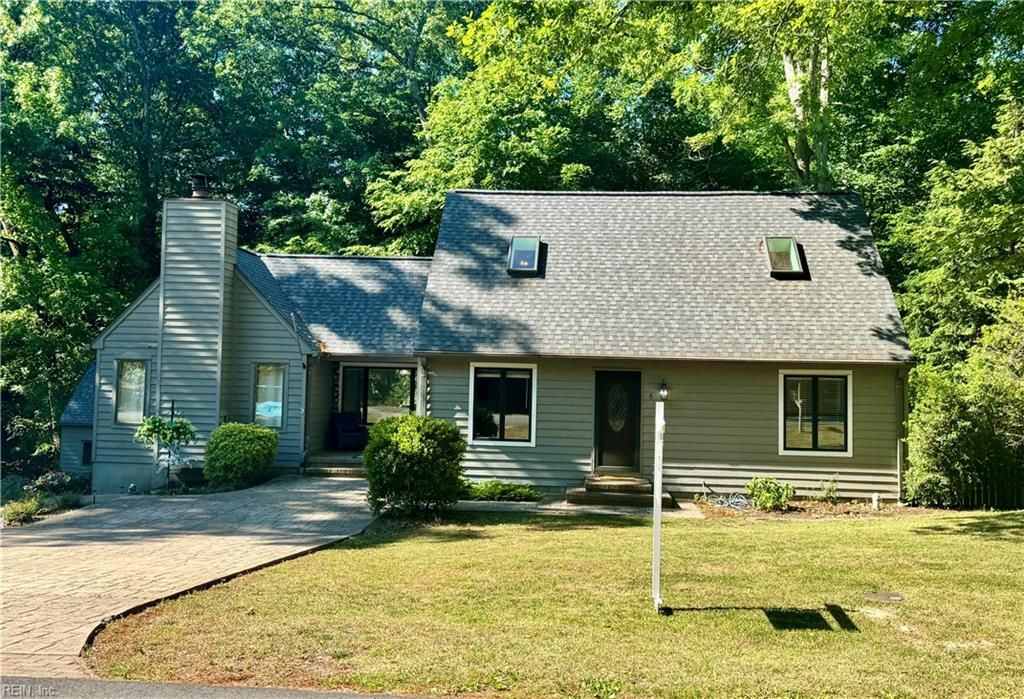 Photo of 6 Foxcroft Road, Williamsburg, VA 23188 (MLS # 10635728)