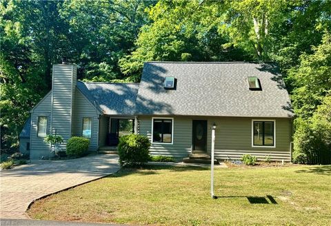Photo of 6 Foxcroft Road, Williamsburg, VA 23188 (MLS # 10635728)