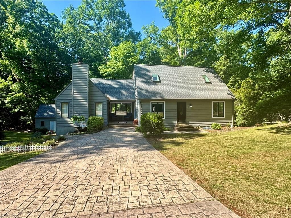 Photo of 6 Foxcroft Road, Williamsburg, VA 23188 (MLS # 10635728)