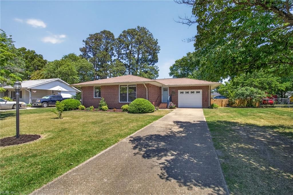 Photo of 208 Edgewood Drive DR, Smithfield, VA 23430 (MLS # 10635045)