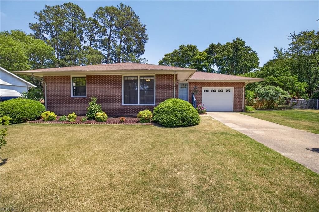 Photo of 208 Edgewood Drive DR, Smithfield, VA 23430 (MLS # 10635045)