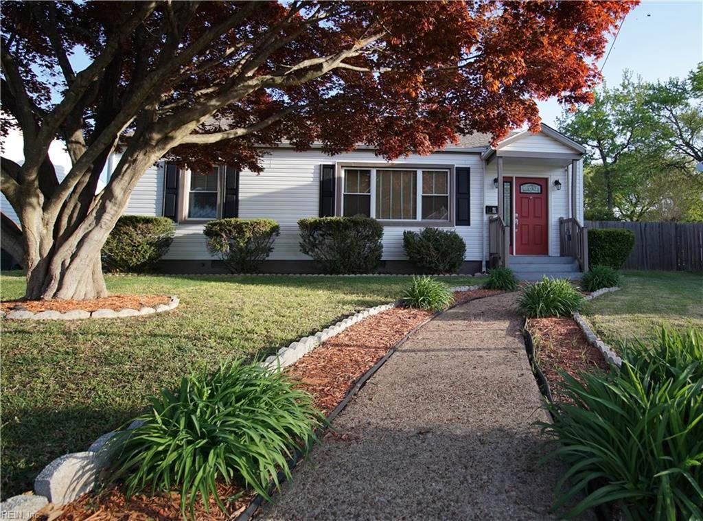 Photo of 9 Lucas Drive, Hampton, VA 23669 (MLS # 10627444)