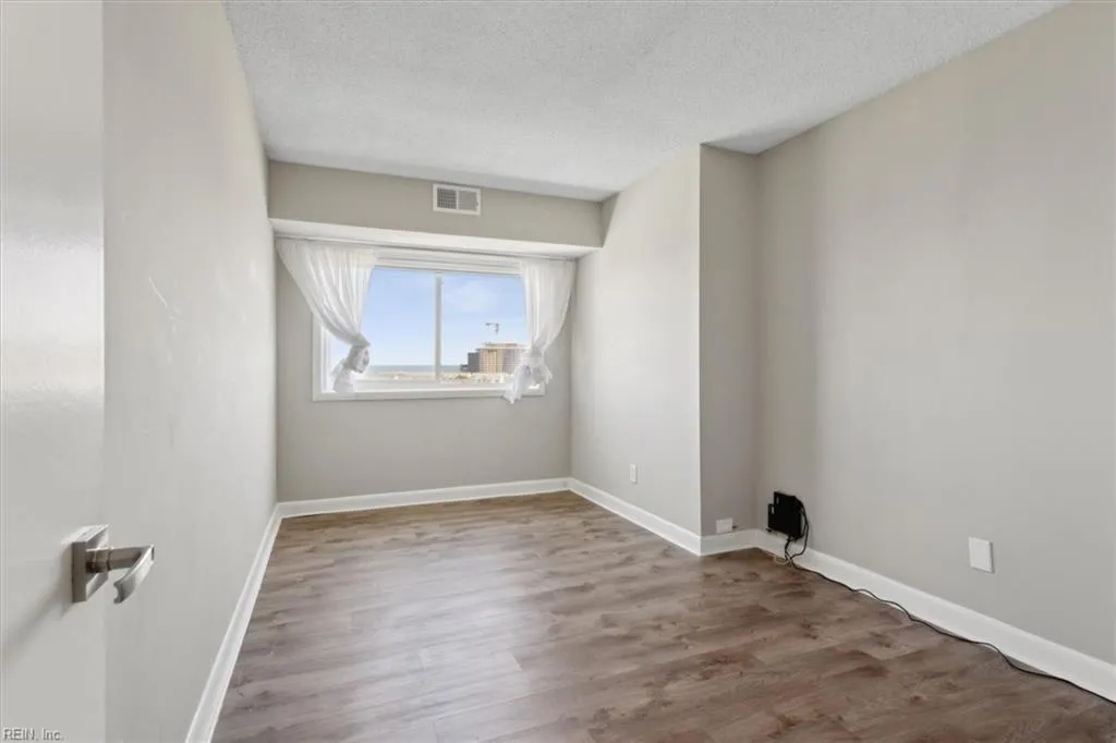 Virginia Beach, Virginia 23451, United States, 2 Bedrooms Bedrooms, ,2 BathroomsBathrooms,Residential,Pending,106366