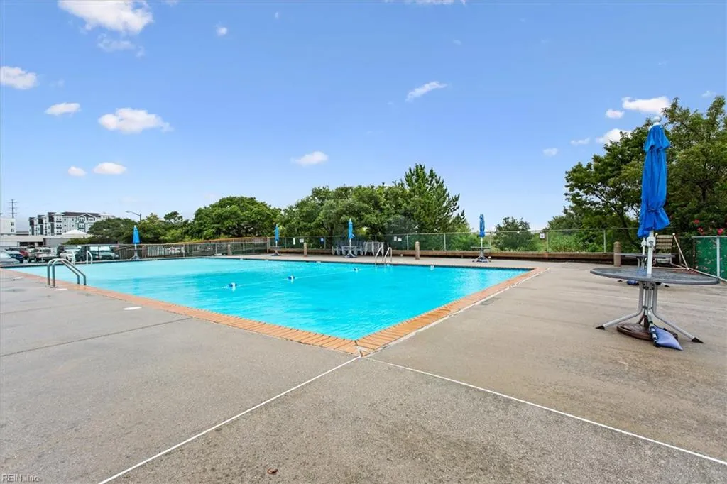 Virginia Beach, Virginia 23451, United States, 2 Bedrooms Bedrooms, ,2 BathroomsBathrooms,Residential,Pending,106366