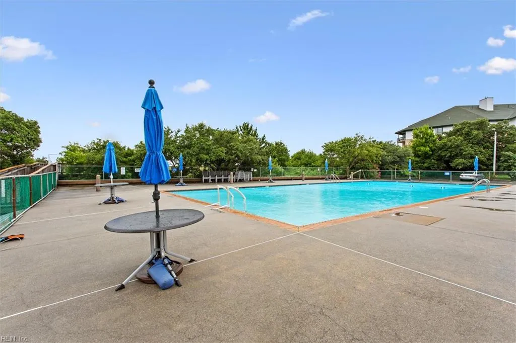 Virginia Beach, Virginia 23451, United States, 2 Bedrooms Bedrooms, ,2 BathroomsBathrooms,Residential,Pending,106366