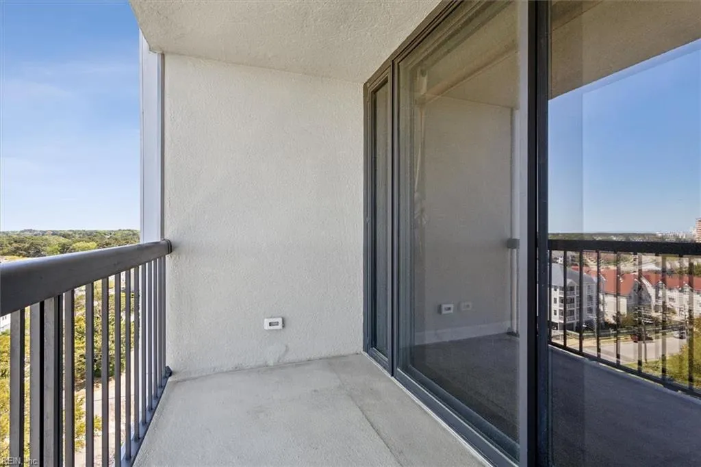 Virginia Beach, Virginia 23451, United States, 2 Bedrooms Bedrooms, ,2 BathroomsBathrooms,Residential,Pending,106366