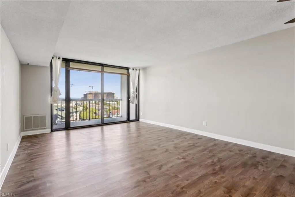 Virginia Beach, Virginia 23451, United States, 2 Bedrooms Bedrooms, ,2 BathroomsBathrooms,Residential,Pending,106366