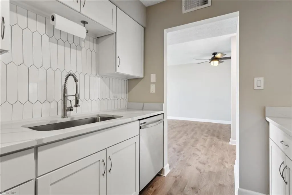 Virginia Beach, Virginia 23451, United States, 2 Bedrooms Bedrooms, ,2 BathroomsBathrooms,Residential,Pending,106366